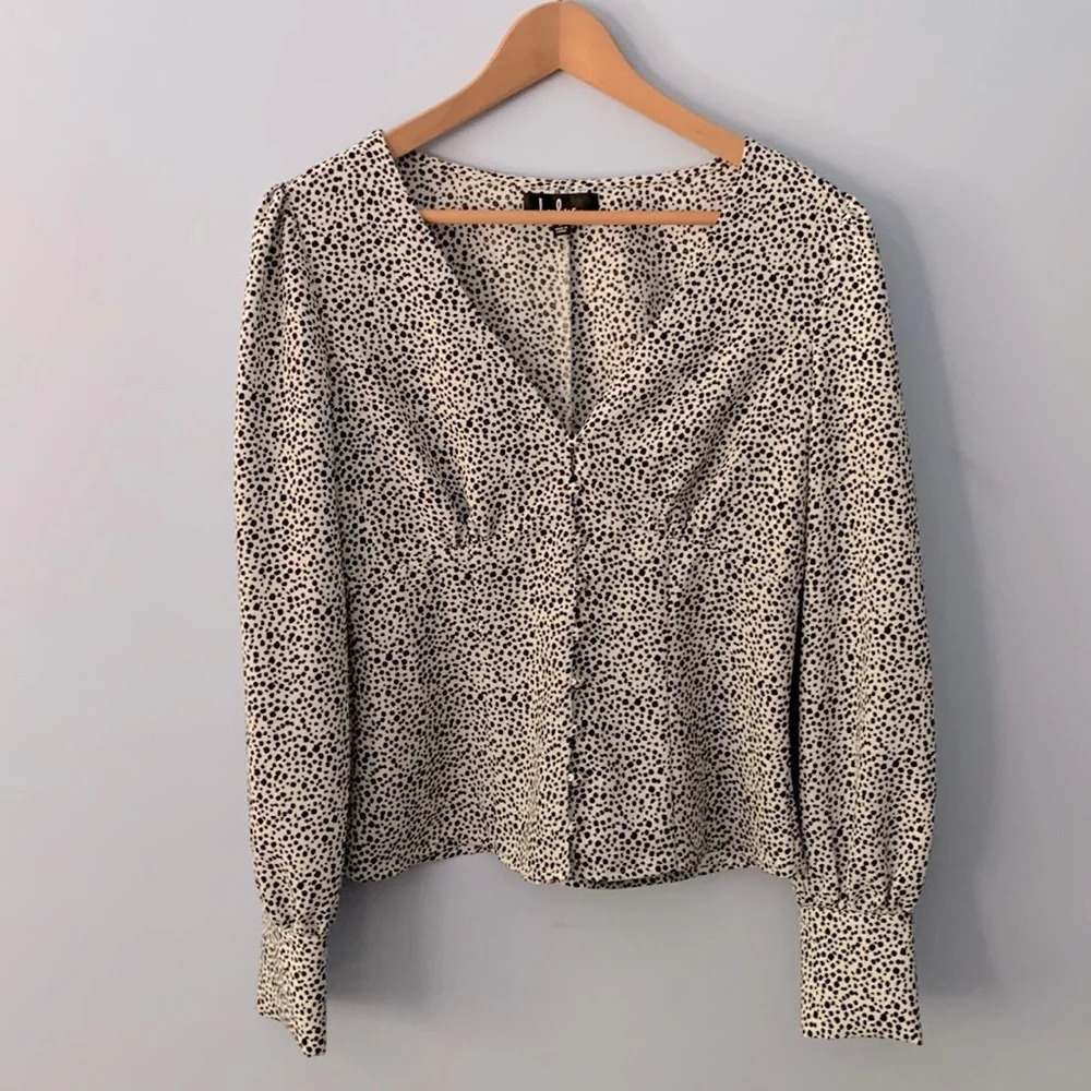 NWT Lulus White and Black Cheetah Print V Neck Top - Size Small